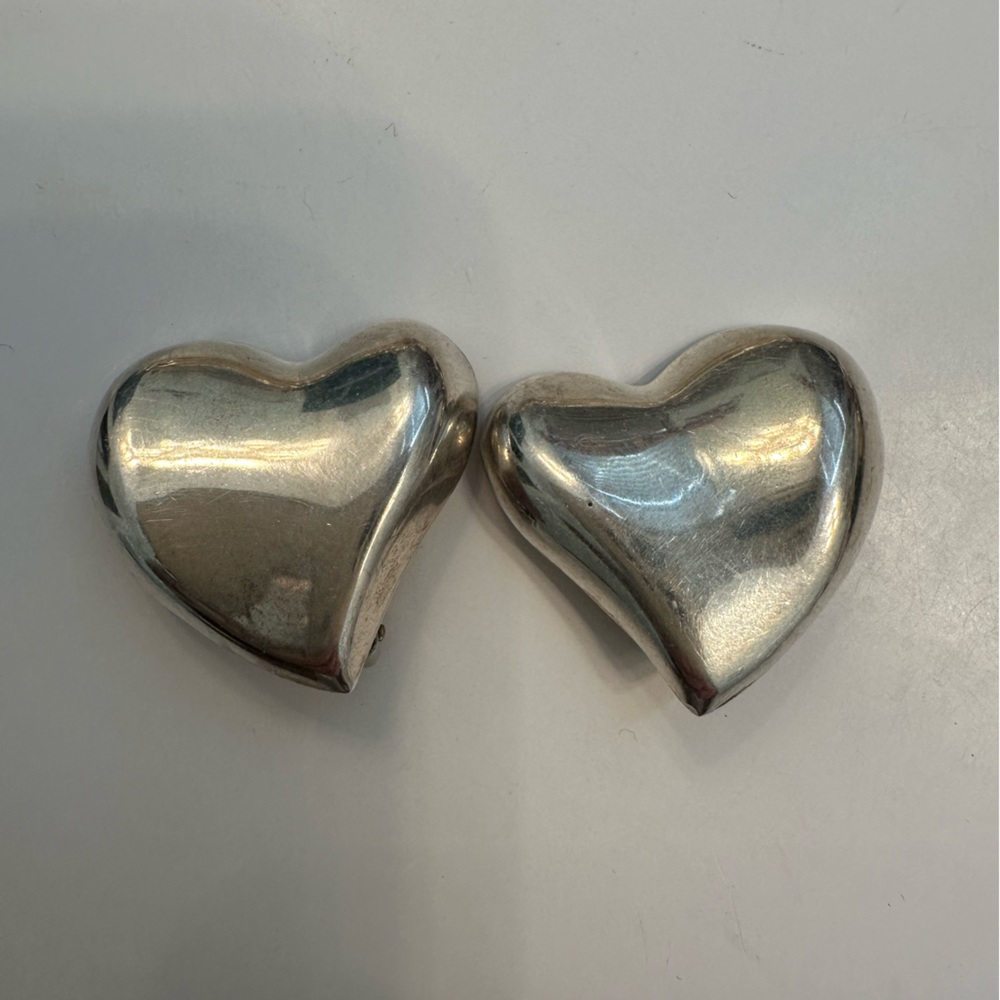 Gorgeous and RARE vintage sterling silver heart earrings. 
 signed 925 Mexico.